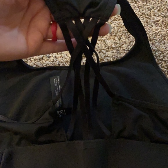 Victoria Secret sports bra size Medium - Picture 3 of 4